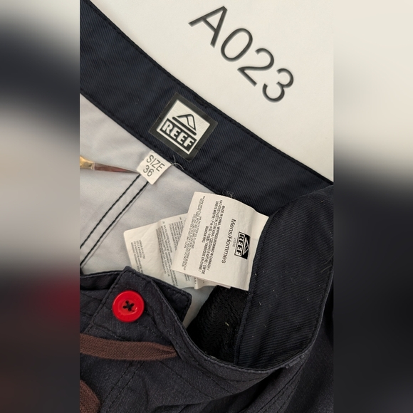 Reef Men's/ Hommes Black and Gray Board Shorts Size 36 - Picture 7 of 9